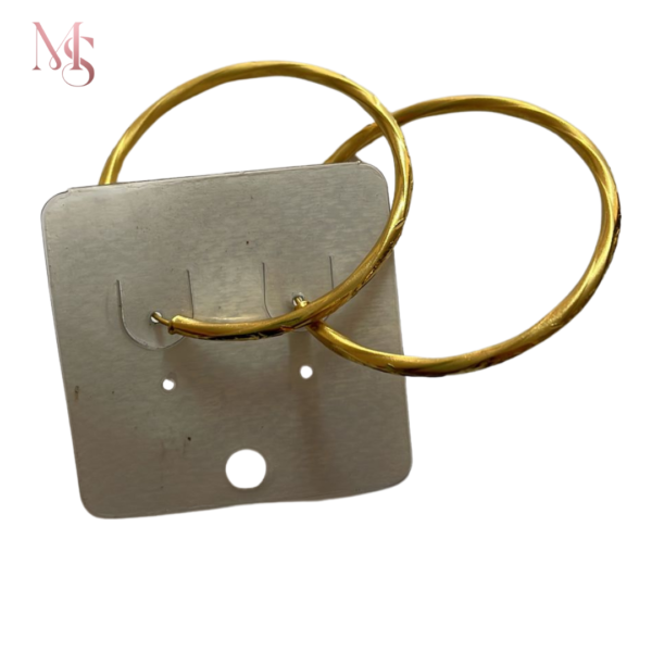 Bijuteria - Brinco Argola Fina Médio Dourado Trabalhada c/tarracha - Image 4
